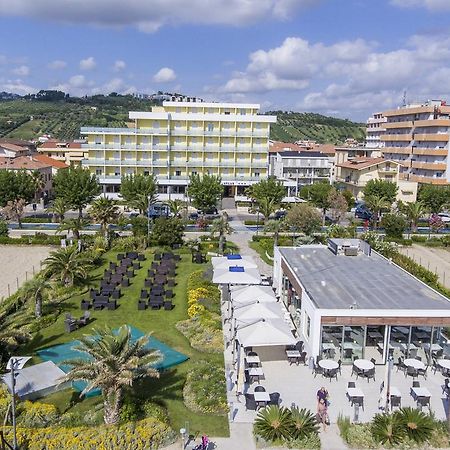 Hotel Atlas Alba Adriatica Exterior photo