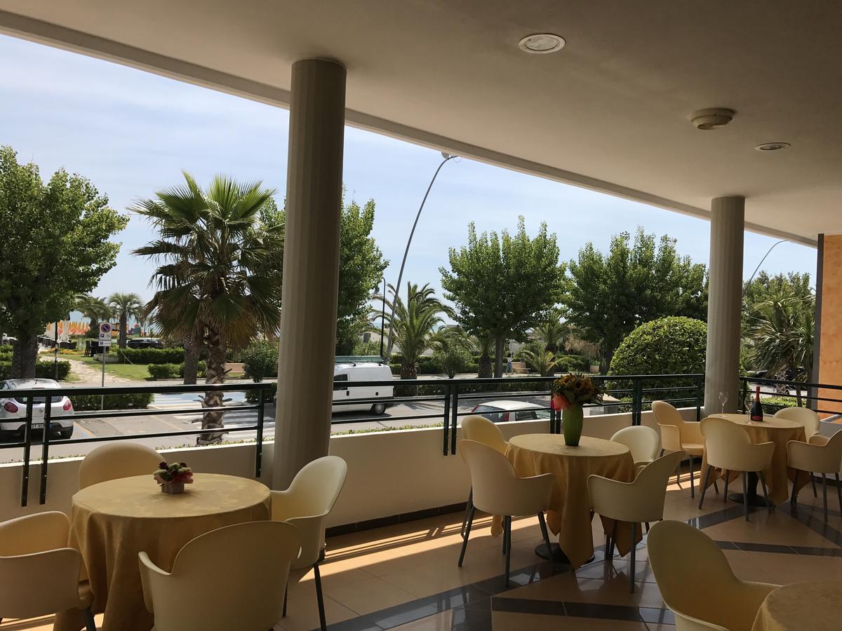 Hotel Atlas Alba Adriatica Exterior photo