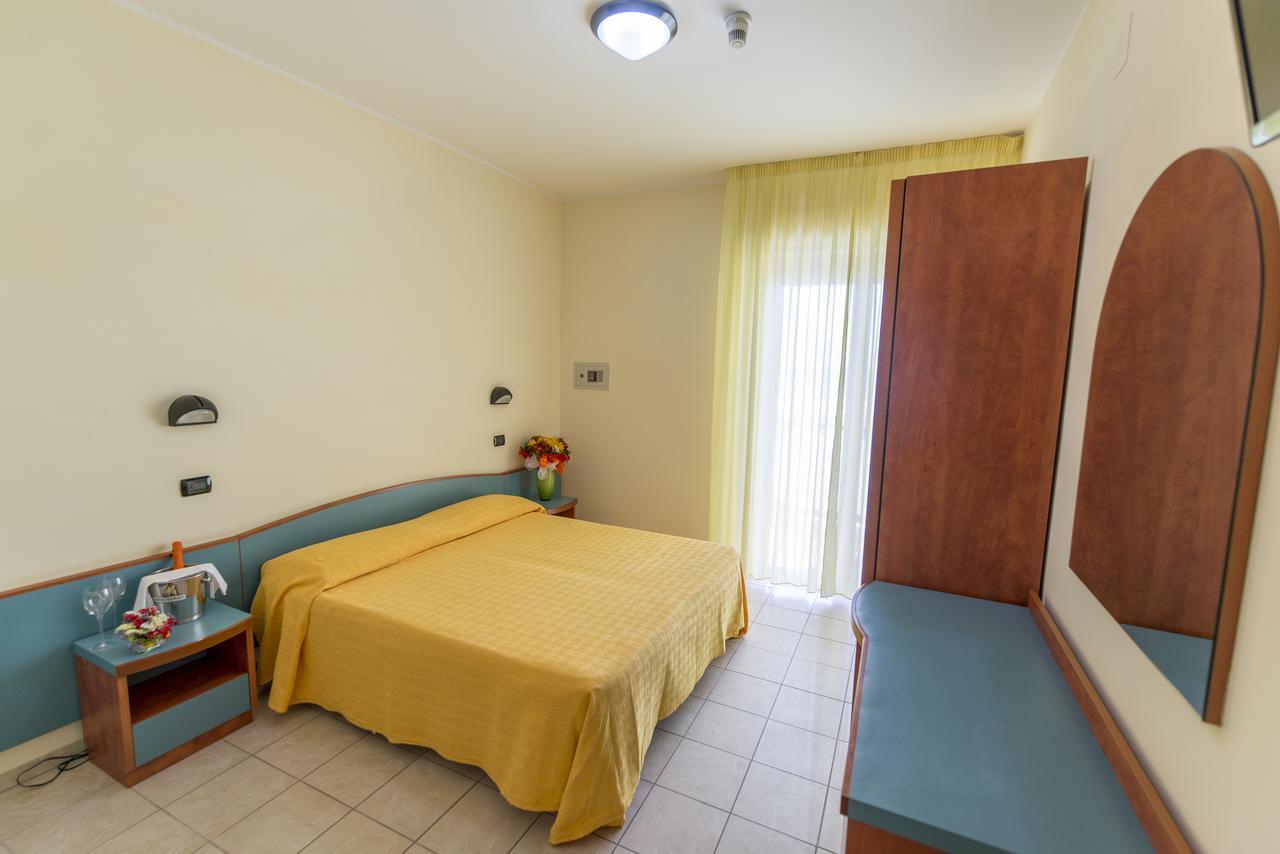 Hotel Atlas Alba Adriatica Exterior photo