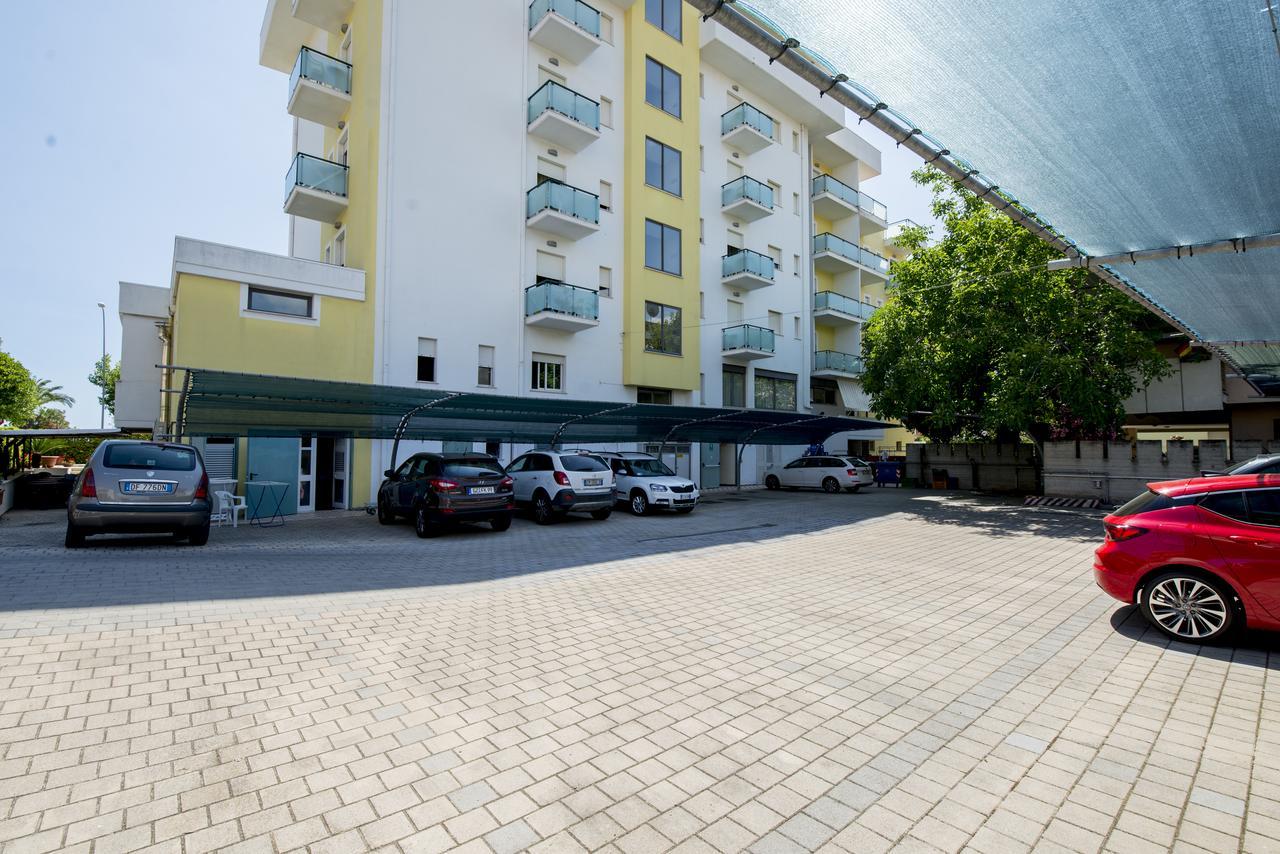 Hotel Atlas Alba Adriatica Exterior photo